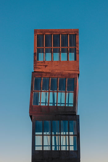 Zraněná padající hvězda, rebecca roh, barcelona, Španělsko, Estel Ferit, sochařství, svislý výstřel, jasné modré nebe, moderní umění, venkovní umění, veřejná socha