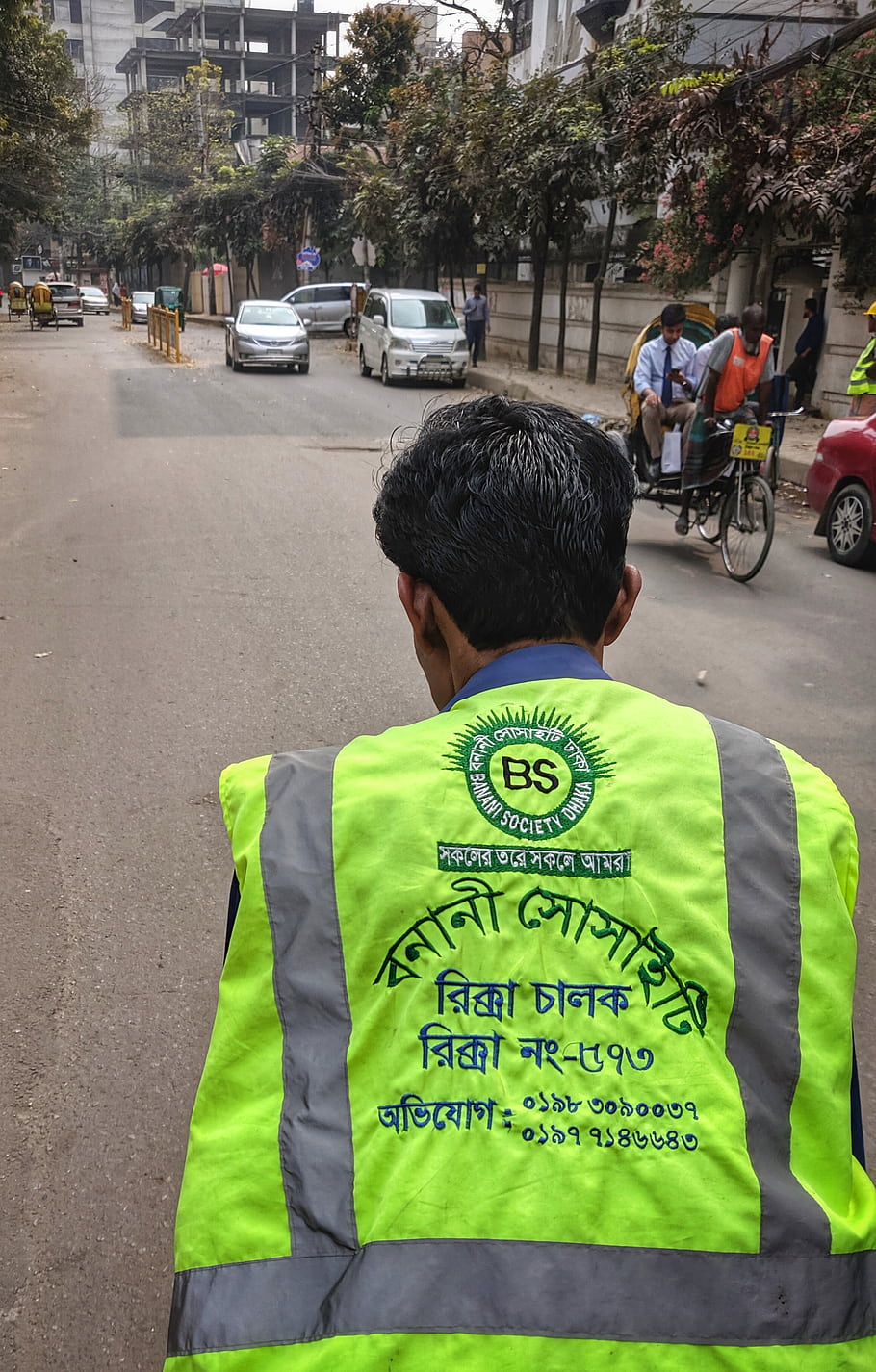 Rickshaw, safety vest, street, urban, vehicles, people, traffic, city, worker, reflective, road