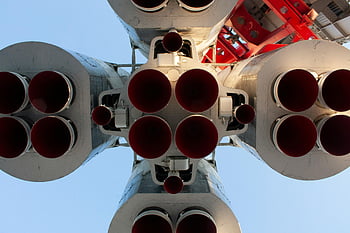 ロケットエンジン、 宇宙探査、 技術、 劇的なクローズアップ、 ロケットビュー、 真下、 宇宙技術、 ロケット推進、 航空宇宙工学、 ロケット打ち上げ、 エンジンの詳細