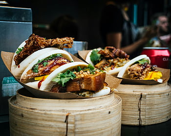 Bao Buns, vařené jídlo, maso, zelenina, pouliční trh, Anglie, Chutný, vibrující, bambusový parník, pouliční jídlo, asijská kuchyně
