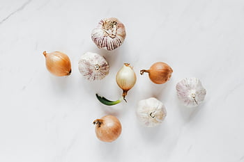 raw onions, garlic bulbs, top-view, unpeeled garlic, onions, marble surface, culinary projects, food photography, natural ingredients, healthy cooking, kitchen ingredients