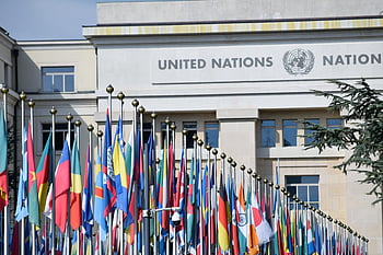 Spojené národy, Ženeva, barevné vlajky, Globální jednota, mezinárodní vlajky, Office OSN, švýcarsko, Diplomatická budova, vlajky světa, Mezinárodní organizace, symbol míru