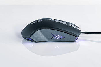 mouse con filo, mouse da gioco, illuminazione a LED, design ergonomico, colpo del primo piano, Mouse moderno, sfondo riflettente, LogiLink, mouse del computer, gadget tecnologico, Accessorio da gioco