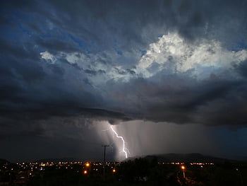 relámpago, ciudad oscura, Noche, tormenta, paisaje urbano, cielos dramaticos, escena nocturna, nubes de tormenta, tormenta eléctrica, fotografia nocturna
