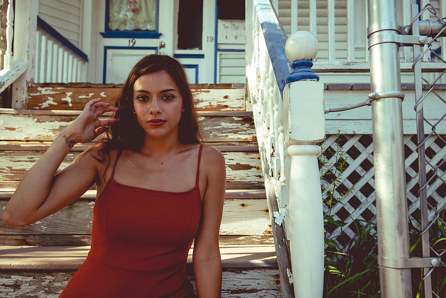 urban, female, woman, model, pose, house, suburban, home, brunette, fashion, style