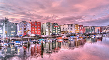 trondheim, Norsko, západ slunce, nábřeží, barevné budovy, klidná voda, odrazy, živá scéna, přístav, lodí, večerní obloze
