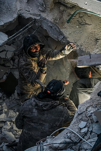 Erdbebenabfälle, Rettungsteam, Jindires, Aleppo, Leben retten, Soldaten, Schutt, Katastrophenhilfe, Notfallmaßnahmen, Naturkatastrophe, Notoperation