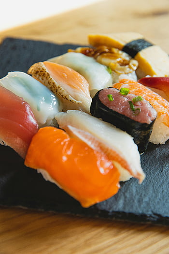 nigiri sushi, čerstvá ryba, Závalný sortiment, sushi, Gourmet Cuisine, čerstvé suroviny, nigiri, sushi talíř, čerstvé mořské plody, Milovníci sushi, Gurmánský jídlo