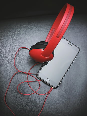 Space Gray iPhone 6, Červená sluchátka na uši, moderní technologie, kožené sedadlo, dynamická kompozice, chytrý telefon, sluchátka, technologie, Červená sluchátka, iphone, kůže
