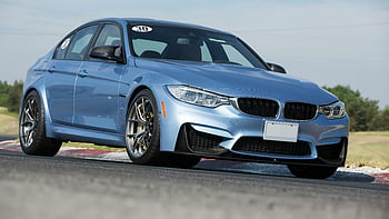 파란 세단, 고급차, 활주로 경주 회로, 일광, 세련된 디자인, BMW, 경마장, 고성능 차량, 자동차 사진, 자동차 애호가, 주간 운전