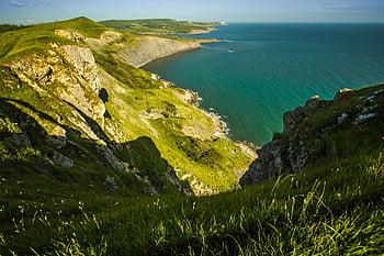 Bjerge nær vand, Grønne klipper, klart blåt hav, rejse inspiration, Majestætisk udsigt, kystlandskab, natur, havudsigt, fjeldsiden, havet, rejsefotografering