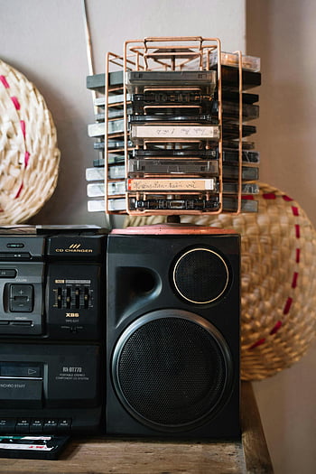 kassettbånd, Vintage Boombox, kassettstativ, nostalgisk syn, Vintage lyd, Retro musikk, båndlagring, oppsett av boombox, lydutstyr, musikk samling, Vintage elektronikk