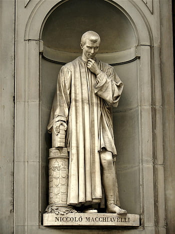 Niccolò Machiavelli, statua di cemento, galleria degli uffizi, Firenze, scultura rinascimentale, statua intricata, figura storica, arte italiana, scultura in marmo, punto di riferimento culturale, Storia europea