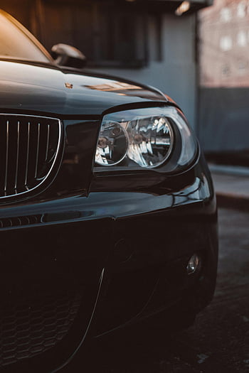 musta auto, ajovalot, loistoauto, tyylikkäät ajovalot, kiiltävä puskuri, moderni auto, lähikuva, autojen suunnittelu, auton tiedot, ajoneuvon etuosa, auton valokuvaus