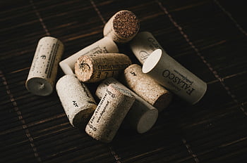 wine bottle corks, close-up photo, brown cork, dark wooden surface, wine corks, cork wood, wine stoppers, cork lot, wine accessories, cork collection, wine decor