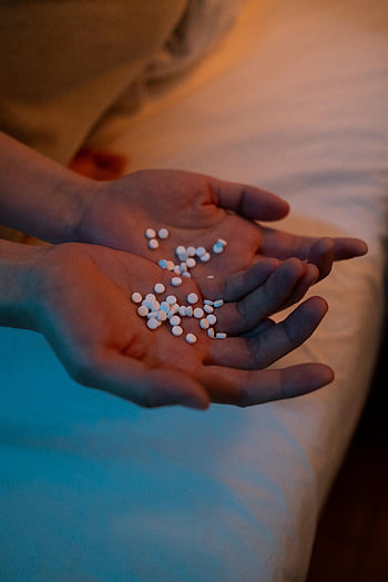 salud mental, pastillas, tenue iluminación, habitación, salud, medicación, estrés, tratamiento, bienestar, manos, noche