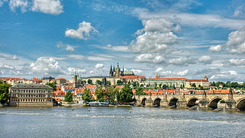 castello di Praga, ponte di Carlo, praga, Repubblica Ceca, paesaggio urbano, cielo blu, vivace, iconico, storico, architettura, fiume