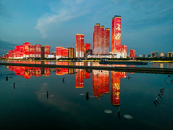 Skyline Changsha, ตึกระฟ้าที่ส่องสว่าง, ทิวทัศน์ยามค่ำคืน, แสงไฟของเมือง, การสะท้อนของน้ำ, ภูมิทัศน์เมือง, สถาปัตยกรรมสมัยใหม่, เมืองชางชา, การถ่ายภาพกลางคืน, cityscape, อาคารที่ส่องสว่าง
