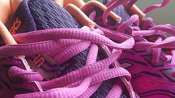 Μωβ πάνινα παπούτσια, asics πάνινα παπούτσια, ζωηρά ροζ κορδόνια παπουτσιών, αθλητικά παπούτσια, υποδήματα μόδας, παπούτσια κοντά, Λεπτομερή πάνινα παπούτσια, Κομψά πάνινα παπούτσια, Ροζ κορδόνια, αθλητική μόδα
