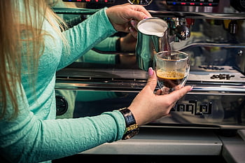 barista, γυναίκα, καφέ, καφές, φλιτζάνι, κορίτσι, νέος, μηχανή καφέ, καφετέρια, εστιατόριο, καφενείο