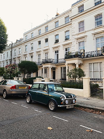 mini cooper, Lingkungan London, Vintage Mini Cooper, jalan yang menawan, Arsitektur Inggris yang ikonik, mobil yang diparkir, jalan London, mobil inggris, mini klasik, pemandangan kota, daerah perumahan