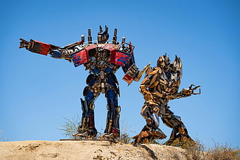 Transformátorové sochy, kovové sochy, modrá obloha, Aguanga CA, venkovní umění, Sochy robotů, kovové umění, jasná obloha, Venkovní sochy, umění instalace, Pouštní umění