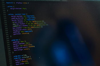 CSSコード、 コンピュータモニタ、 ウェブ開発、 閉じる、 紫と緑、 コンピューターの画面、 プログラミング、 ウェブデザイン、 コード表示、 ソフトウェア開発、 技術