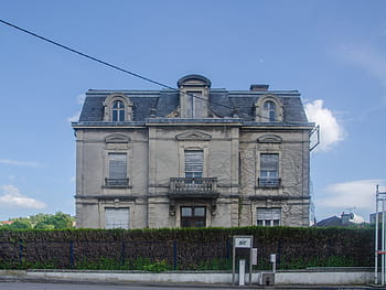 manor house, mansion, attic, slate, neo-classical, pilasters, triangular pediment, circular pediments, semicircular arches, dormer windows, balcony