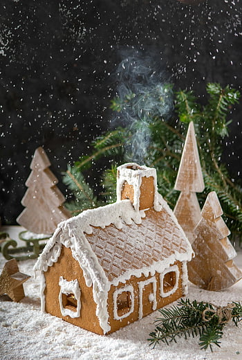 Perníková chaloupka, útulný, Slavnostní výzdoba, Faux Snow, borové větve, zimní scény, sváteční dekorace, kouř komína, Vánoce, miniaturní dům, sezónní zobrazení