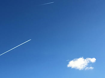 langit biru jernih, contrails pesawat terbang, awan soliter, penerbangan tengah, awan putih, langit biru, contrails, awan, penerbangan, langit, putih
