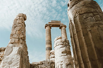 古代アポロ神殿、 古代の寺院遺跡、 そびえ立つ石柱、 曇り空、 歴史的建造物、 古代ギリシャ、 古典建築、 遺跡、 古代遺跡、 石柱、 史跡