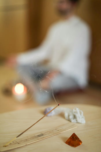 vonné tyčinky, rozjímání, vnitřní scéna, krystaly, všímavost, relaxace, klidný, vnitřní meditace, kadidlo a krystaly, Praxe všímavosti, relaxační techniky