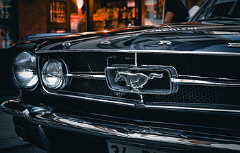Mustang nero, macchina classica, Ambiente urbano, avvicinamento, Ford Mustang, macchina nera, mustang classico, fronte auto, griglia, fari, macchina vintage