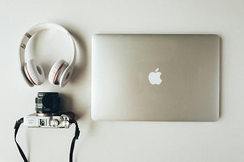 stříbrná macbook, sluchátka, Fotoaparát, Tech Essentials, ploché ležel, moderní tech, laptop, jablko, fotografické vybavení, Tech Gadgets, nastavení pracovního prostoru