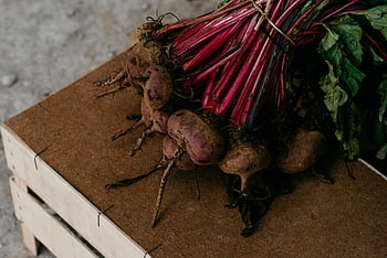 organic beets, fresh beetroots, rustic wooden crate, root vegetables, organic vegetables, fresh produce, beets with leaves, farm fresh, natural produce, healthy eating, organic farming
