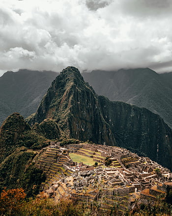 Machu Picchu, horské krajiny, starodávné město, letecký pohled, zatažené obloze, cusco, Peru, inca zříceniny, terasovitých polí, huayna picchu, andes hory