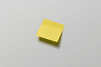 노란색 스티커 메모, 흰색 표면, copyspace, 디자인 프로젝트, 단 하나의 주, 최소한의 배경, 빈 스티커 노트, 접착제 노트, 노란색 메모, 흰색 배경, 심플한 디자인