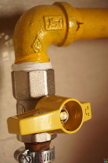 Manopola gialla, apparecchio idraulico, valvola dell'acqua, valvola gialla, raccordo per tubi, tubo idraulico, impugnatura della valvola, hardware idraulico, controllo dell'acqua, pipa gialla, connessione idraulica