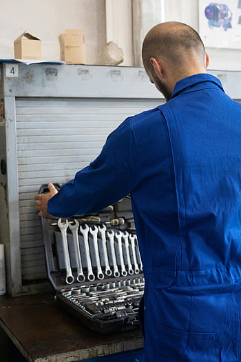 uomo in tuta blu, cassetta degli attrezzi, meccanico, Organizzare strumenti, Garage Workshop, tute blu, Chiavi, utensili, laboratorio, box auto
