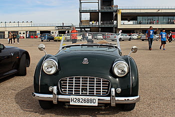triumf tr2, klasické auto, Historické auto, Přehlídka aut, zelené auto, konvertibilní, lidé, venkovní akce, závodní dráha, poznávací značka, H2826BBD