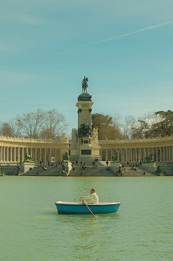 muž veslování, Skvělý rybník, el retiro, Madrid, Španělsko, Památník Alfonso XII, klidná scéna, el retiro park, veslice, socha, vodní tělo