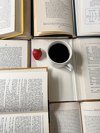 kávový nápoj, otevřená kniha, režijní pohled, Útulné čtení, jahoda, kávový šálek, knih, čtení vibrace, Literární scéna, studijní stůl, milovník knihy