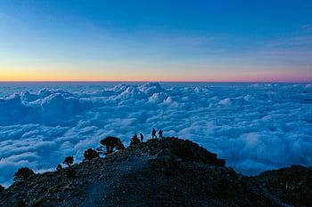 Wolkenmeer, Blick auf die Berge, Sonnenuntergang, Guatemala, Naturliebhaber, atemberaubender Ausblick, über den Wolken, Leute beobachten, Bergspitze, landschaftlich reizvolle Landschaft, Reiseziel