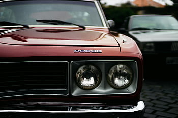 červené auto, Klasický dodge, závoďák, Curitiba Brazílie, detailní fotografie, ročník vozidla, automobilové fotografie, Automobiloví nadšenci, klasická auta, americký sval, Přehlídka aut
