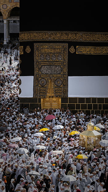 Kaaba, Mecca, Saudi Arabia, pilgrims, religious ceremony, large crowd, Islamic pilgrimage, Hajj, Umrah, golden door, umbrellas