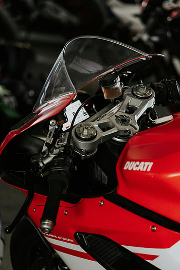 Ducati Motorcycle, červený motocykl, černý motocykl, detailní záběr, řídítka, Design motocyklů, Motocyklové inženýrství, Ducati Superleggera, Podrobný detail, Detaily motocyklu, části motocyklů
