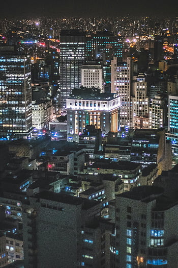 Luftaufnahme, Stadtgebäude, Nacht Stadtbild, Beleuchtete Wolkenkratzer, lebendige Stadtleuchten, städtische Skyline, Nachtsicht, Stadt in der Nacht, Luftaufnahmen, Lichter der Stadt, städtische Landschaft
