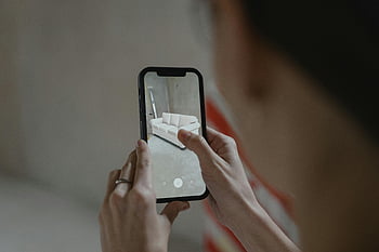 kibővített valóság, okostelefon, Képzelje el a kanapét, szoba, személyiség, fekete iphone, belsőépítészet, bútor előnézet, AR -technológia, lakberendezés, mobil alkalmazás
