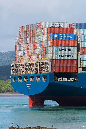 Frachtschiff, Stahlfrachtbehälter, Panamakanal, blauer Himmel, maersk, Containerschiff, Versand, Seeverkehr, blaues Schiff, Navigation