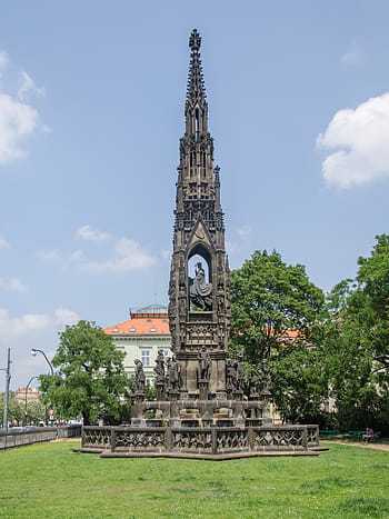 Krannerská fontána, Praha, Česká republika, jezdecká socha, Císař Francis i, neogotický, vrchol, baldachýn, sochy řemeslníků, věž, balustrády
